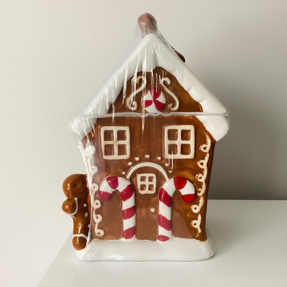 NWT Gingerbread House Cookie Jar